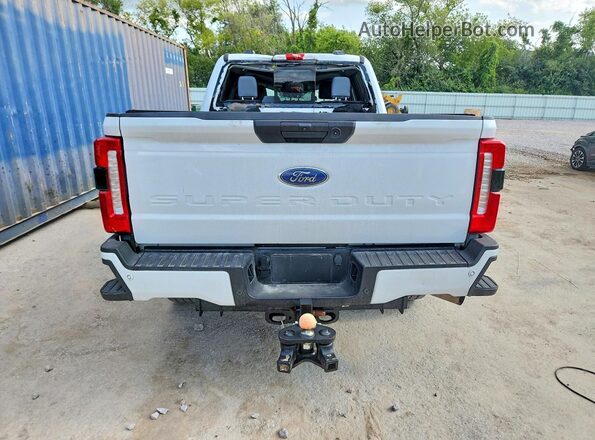 1FT8W2BA2REE78827 2024 FORD F250 White Вид ззаду
