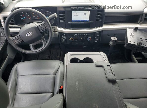 1FT8W2BT7PEC67542 2023 FORD F-250 Белый Вид панели приборов