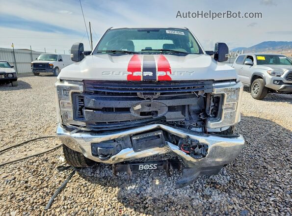 1FT8W3B6XHEF24940 2017 FORD F350 Белый Вид спереди
