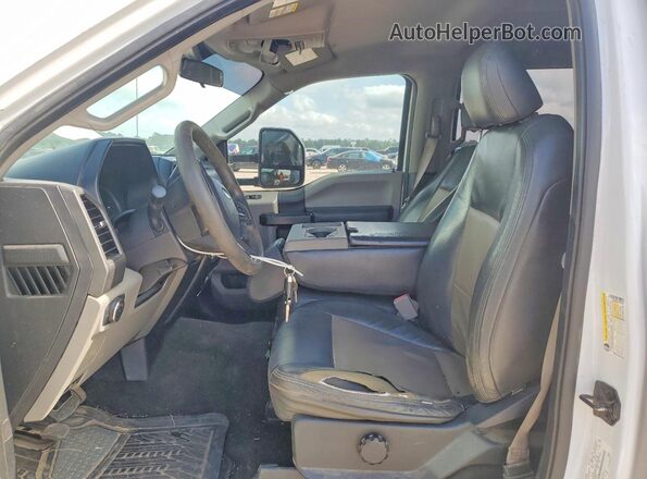 1FT8W3DT5JEC89582 2018 FORD F350 White Front interior view
