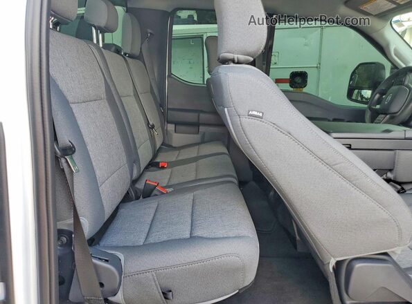 1FT8X3BT8SEE09909 2025 FORD F350 Белый Вид задних сидений