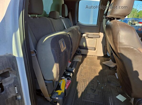 1FT8X3D64HED36909 2017 FORD F350 White Widok wnętrza z tyłu