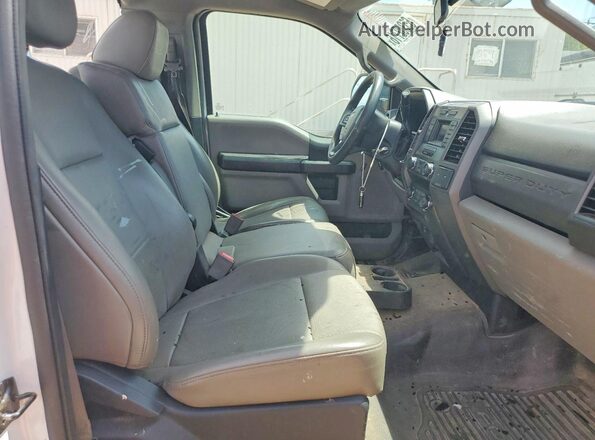 1FTBF2A60KEC67456 2019 FORD F250 White Հետևի նստատեղերի տեսք