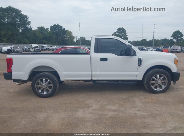 1FTBF2A61HED16866 2017 FORD F-250 White Widok wnętrza z tyłu