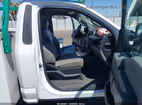 1FTBF2A62JEB11594 2018 FORD F-250 Белый Вид салона спереди