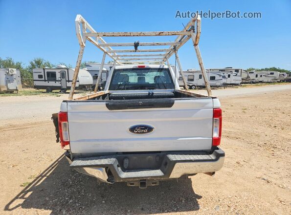 1FTBF2A65JEB71532 2018 FORD F250 White Հետևի տեսք