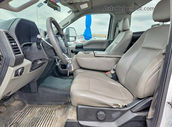 1FTBF2A6XKEC83082 2019 FORD F250 White წინა სალონის ხედი