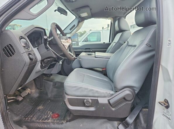 1FTBF2B62GEC11847 2016 FORD F250 White Вид салону спереду