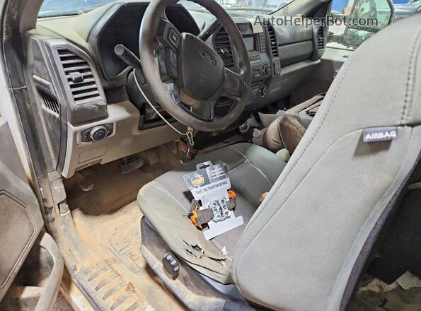 1FTBF2B6XHEC61087 2017 FORD F250 Белый Вид панели приборов