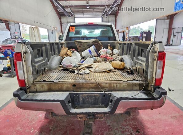 1FTBF2B6XHEC61087 2017 FORD F250 Белый Вид сзади