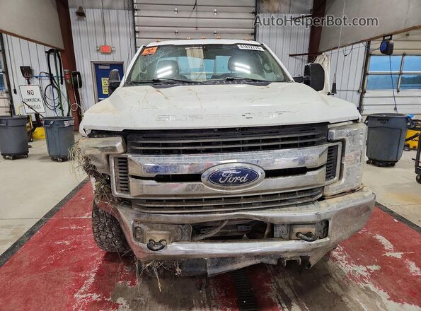 1FTBF2B6XHEC61087 2017 FORD F250 Белый Вид спереди