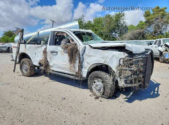 1FTBF2BA0PEC61117 2023 FORD F250 White Передня права чверть