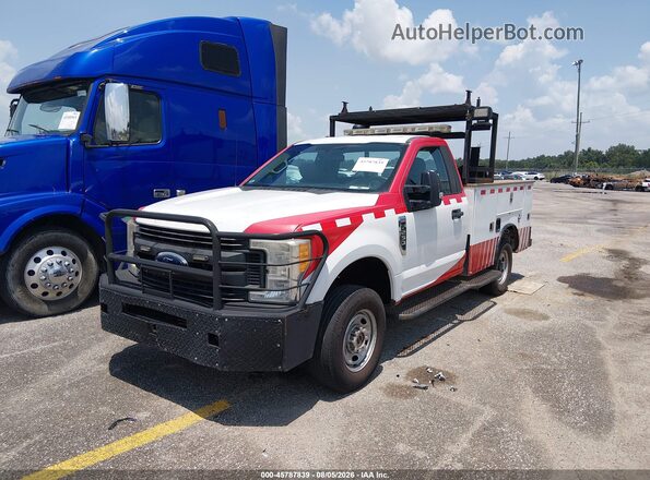 1FTBF2BT4HEE63462 2017 FORD F-250 White Առջևի ձախ երեք քառորդ տեսարան