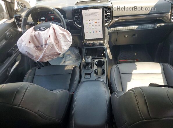 1FTER4KH2RLE10123 2024 FORD RANGER Синий Вид панели приборов