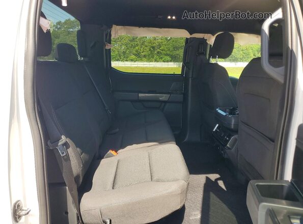 1FTEW1C51PFC27545 2023 FORD F150 White Widok tylnych siedzeń