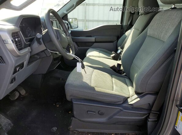 1FTEW1C82PKD44178 2023 FORD F150 Gray Vista interior delantera