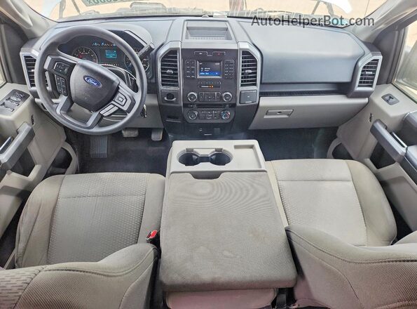 1FTEW1C84HFC04756 2017 FORD F150 Серебряный Вид панели приборов