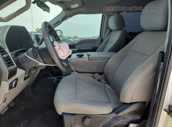 1FTEW1CB7JKF34643 2018 FORD F150 Серебряный Вид салона спереди