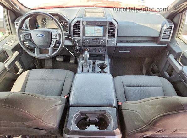 1FTEW1E58JFD93517 2018 FORD F150 Red Widok deski rozdzielczej
