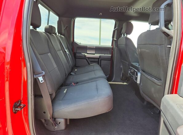 1FTEW1E58JFD93517 2018 FORD F150 Red Widok tylnych siedzeń