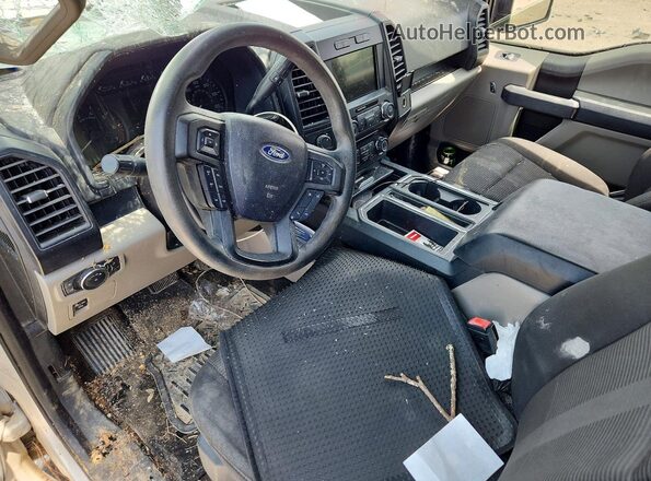 1FTEW1E58JKC81565 2018 FORD F150 Silver Widok deski rozdzielczej