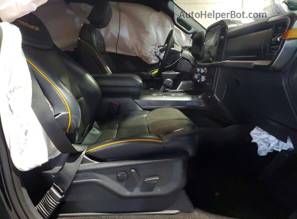1FTEW1E82NFB10478 2022 FORD F150 Черный Вид салона спереди
