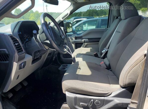 1FTEW1EF3HFB16227 2017 FORD F150 Silver Widok wnętrza z przodu