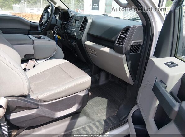 1FTEW1EF7HKE40451 2017 FORD F150 Серебряный Вид салона спереди