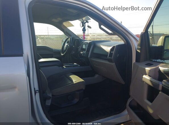 1FTEW1EG6JKC22936 2018 FORD F150 Серебряный Вид салона спереди