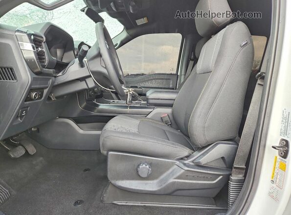 1FTEW2LP5RKE64105 2024 FORD F150 White Widok wnętrza z przodu