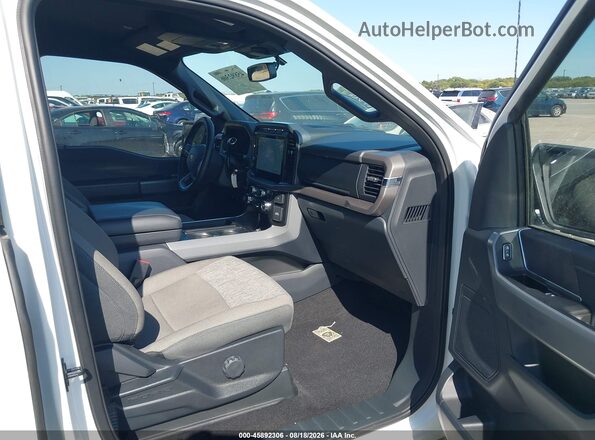 1FTEW3K55RKE39159 2024 FORD F150 White Вид салону спереду