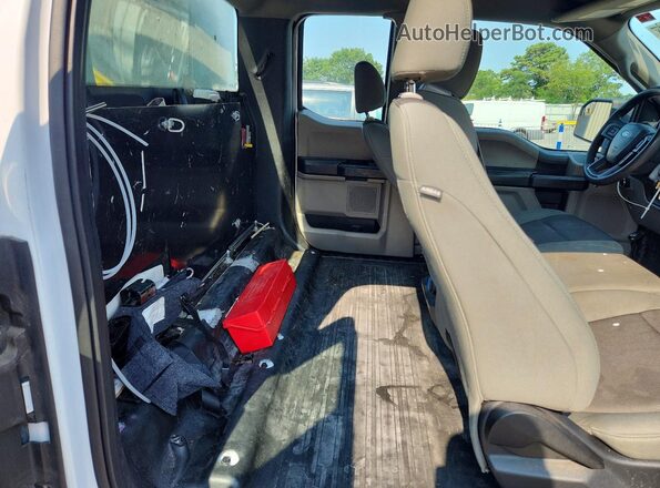 1FTEX1C56JKF15847 2018 FORD F150 White Rear seats view
