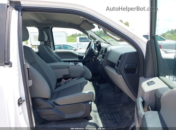 1FTEX1C86HKD49723 2017 FORD F150 Белый Вид салона спереди
