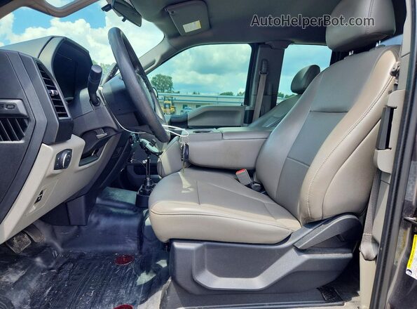 1FTEX1CB1JFE01494 2018 FORD F150 Gray Widok wnętrza z przodu
