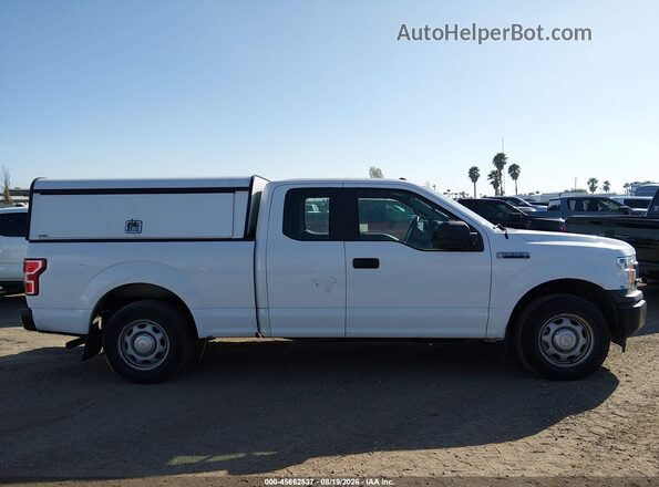1FTEX1CB2JKF29749 2018 FORD F150 White Вид задньої частини салону