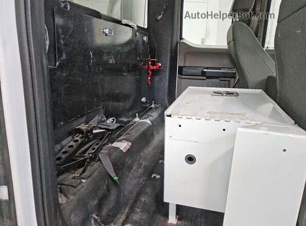 1FTEX1CB3JKE81792 2018 FORD F150 Белый Вид задних сидений