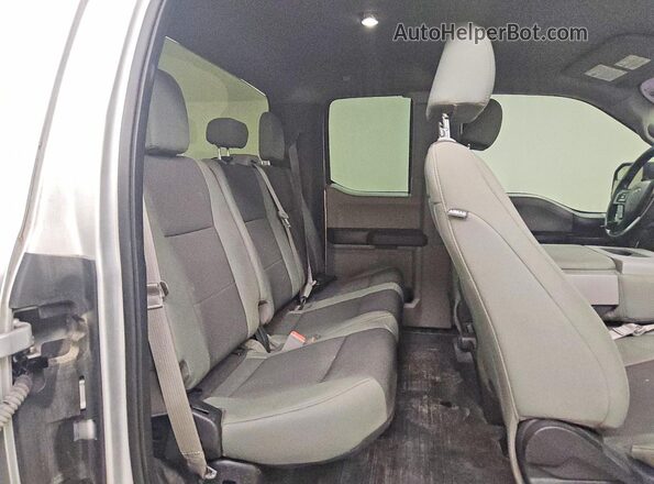 1FTEX1CB9JKG02972 2018 FORD F150 Silver Vista de los asientos traseros