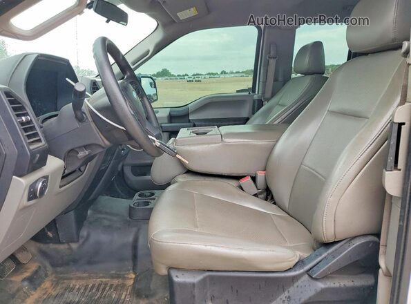 1FTEX1CF1HKE55690 2017 FORD F150 White Widok wnętrza z przodu