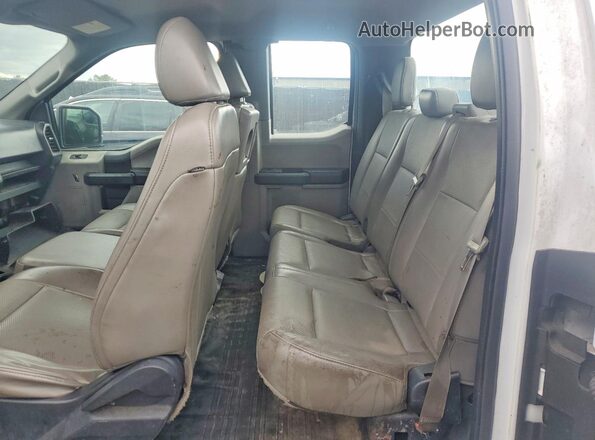1FTEX1CF4HKC66970 2017 FORD F150 Белый Вид задних сидений