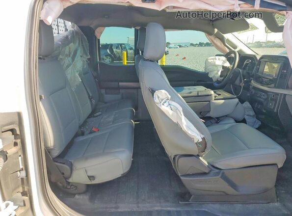 1FTEX1CP2PKE72991 2023 FORD F150 White Vista de los asientos traseros