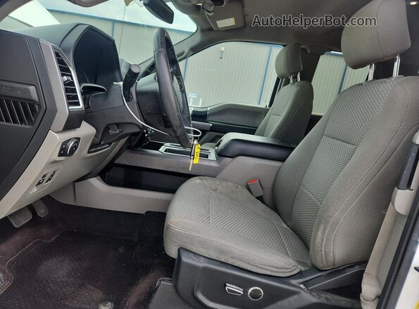 1FTEX1CP5HFA71395 2017 FORD F150 White Вид салону спереду