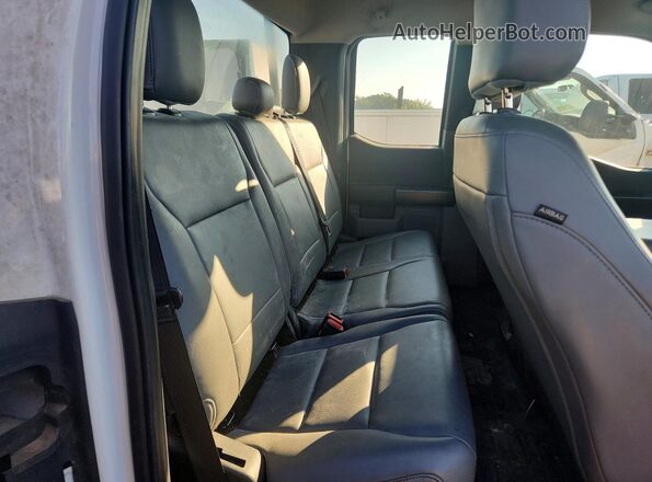 1FTEX1CPXMKE12257 2021 FORD F150 White Vista de los asientos traseros