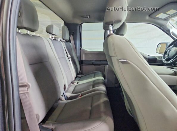 1FTEX1EP1JFB33653 2018 FORD F150 Gray Vista de los asientos traseros