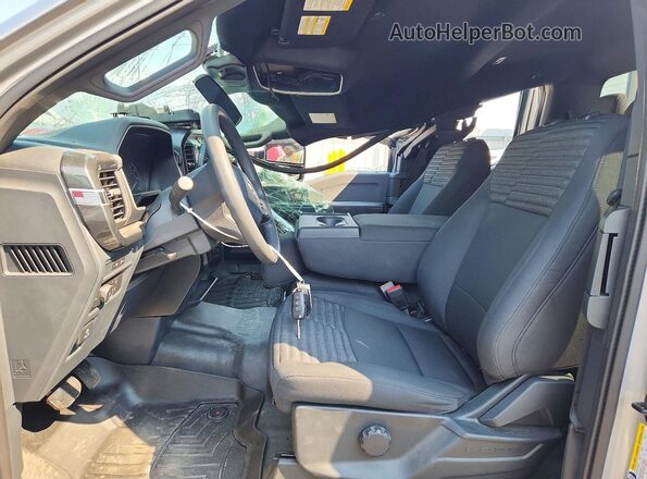 1FTEX1EP2NKE61676 2022 FORD F150 Silver Front interior view