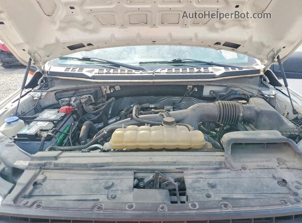 1FTEX1EP4KKD89388 2019 FORD F150 Белый Вид задней части салона