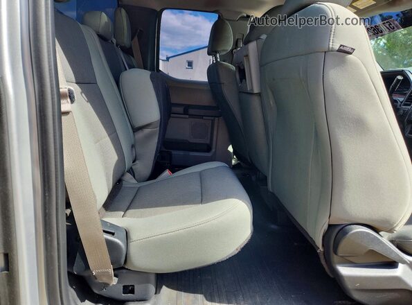 1FTEX1EP8HFA06344 2017 FORD F150 Silver Vista de los asientos traseros