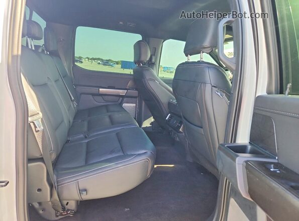 1FTFW1E55NFA20221 2022 FORD F150 White Widok tylnych siedzeń