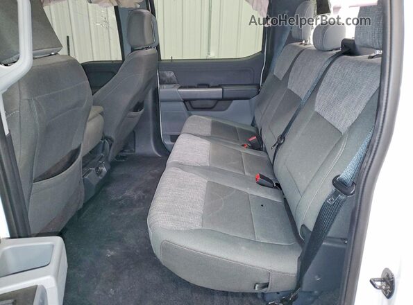 1FTFW1E55NKE36907 2022 FORD F150 White Vista de los asientos traseros