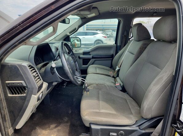 1FTFW1E56JFE28558 2018 FORD F150 Burgundy Widok deski rozdzielczej