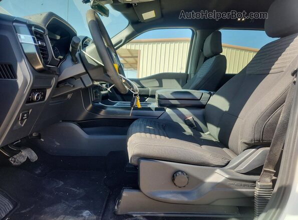 1FTFW1E59PFB03038 2023 FORD F150 Белый Вид салона спереди